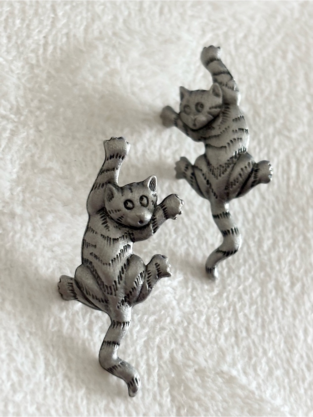 JJ Cat Earrings Vintage Silver Tone Playful Kittens Figural Animal Jewelry